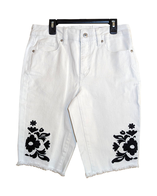 WOMEN'S MID-RISE BERMUDA SHORT
